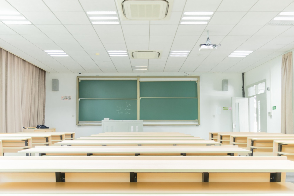 探索学校家具养护新思路:结合学生参与促进责任感形成 探索学校家具养护新思路:结合学生参与促进责任感形成