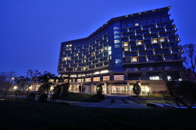 可持续家具设计在五星级酒店中如何实现？